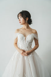 2024 New Arrival  ウェディングドレス（Marsa)　中野店