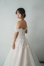 2024 New Arrival  ウェディングドレス（Marsa)　中野店