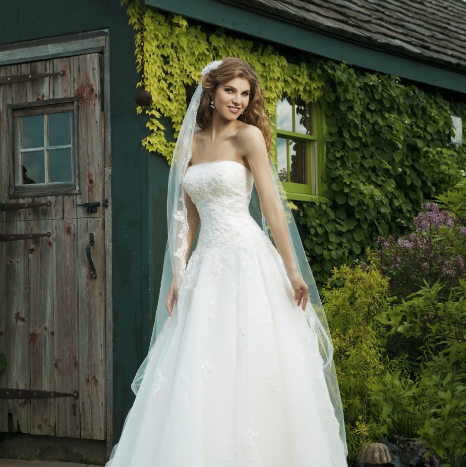 その他インポートブランドドレス – Annie Bridal