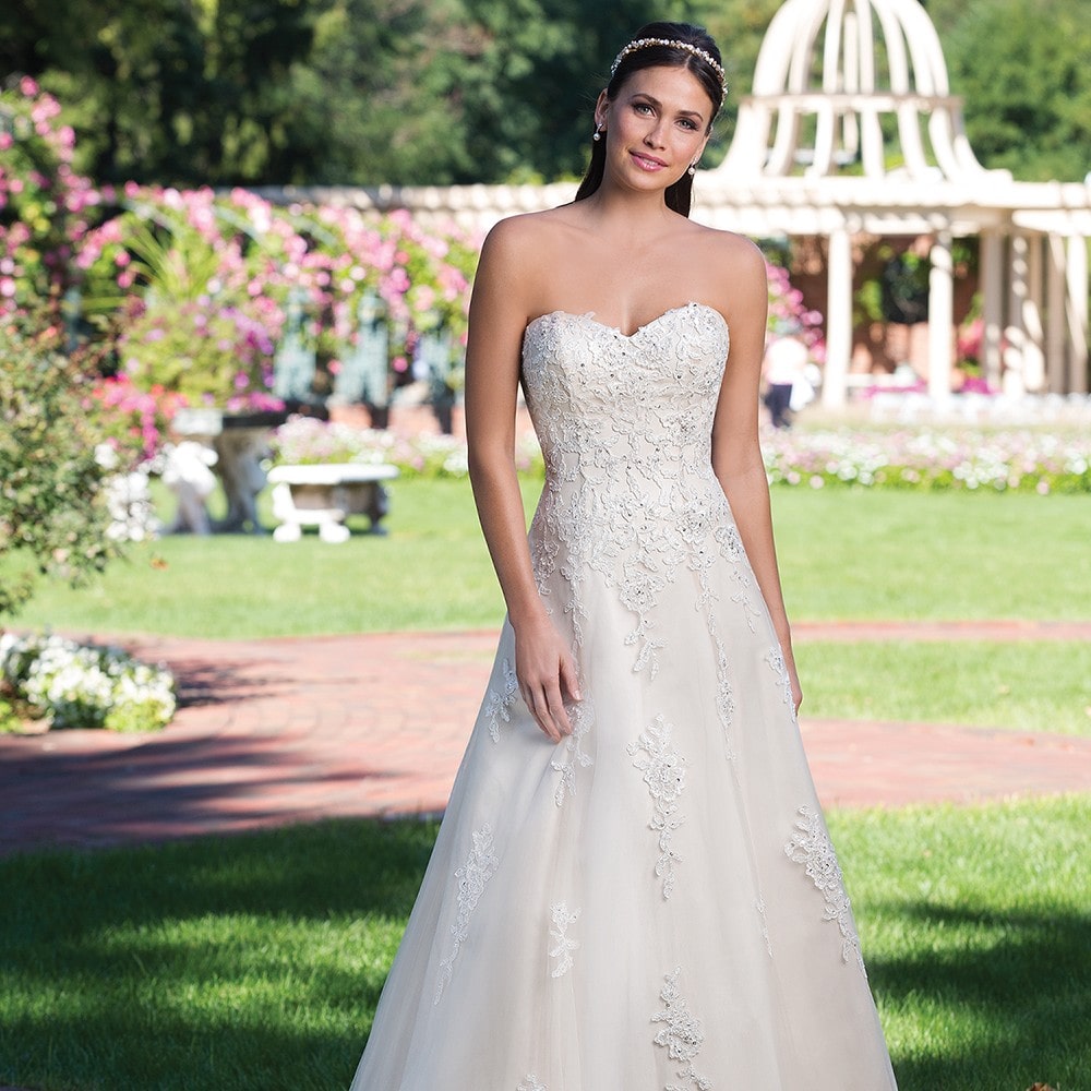 その他インポートブランドドレス – Annie Bridal